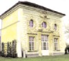 Mittelpavillon vor dem Schloss Brunnsee.